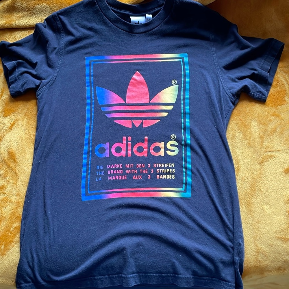 Adidas t-shirt size medium
